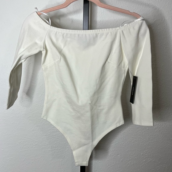 Lulus Tops - NWT Lulu’s Like A Bird 3/4 Sleeve Off-The-Shoulder White Bodysuit Size Small